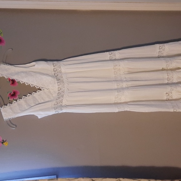 White lace midi sleevless  v neck dress - Picture 1 of 10
